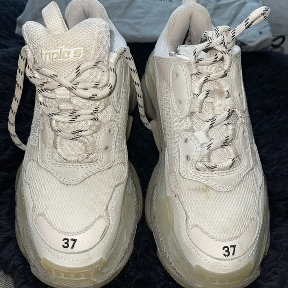 balenciaga triple s honeycomb
